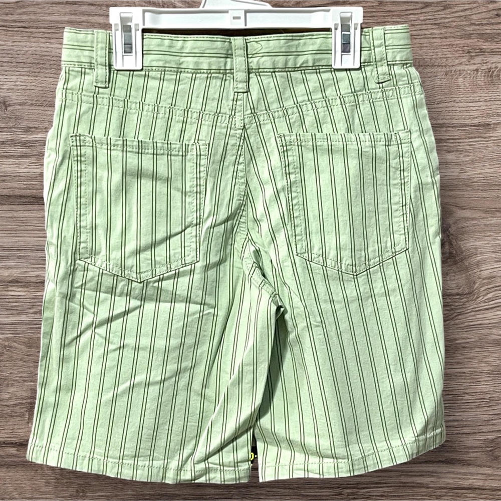 New boys Cat & Jack green stripe knee high shorts with stretch - Picture 3 of 5